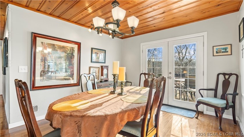 Charming 2 Bed, 2 Bath Lakeview Home - Fully Furnished &amp; Move-In - photo 28