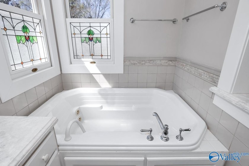 MAGNIFICENT HISTORICAL HOME W/ ELEGANT CHARACTER &amp; A - photo 32