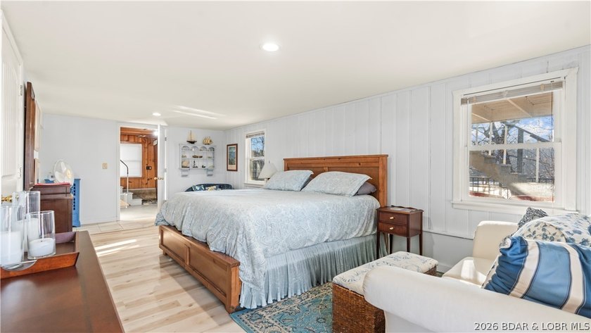 Charming 2 Bed, 2 Bath Lakeview Home - Fully Furnished &amp; Move-In - photo 36