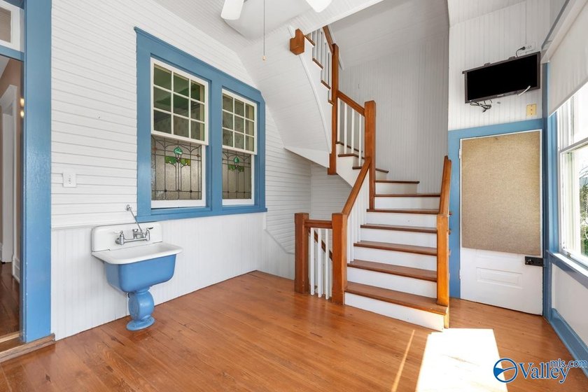 MAGNIFICENT HISTORICAL HOME W/ ELEGANT CHARACTER &amp; A - photo 37