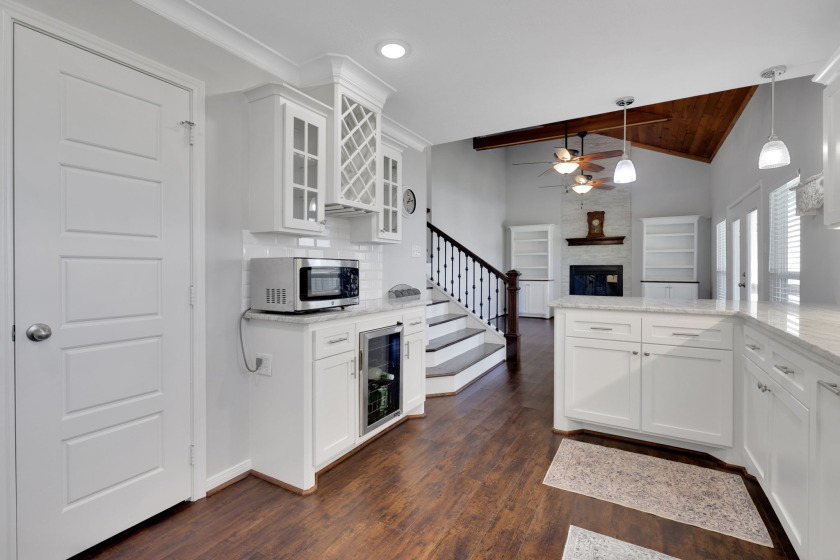 Renovated and Ready! Waterfront Entertainers Dream - photo 4