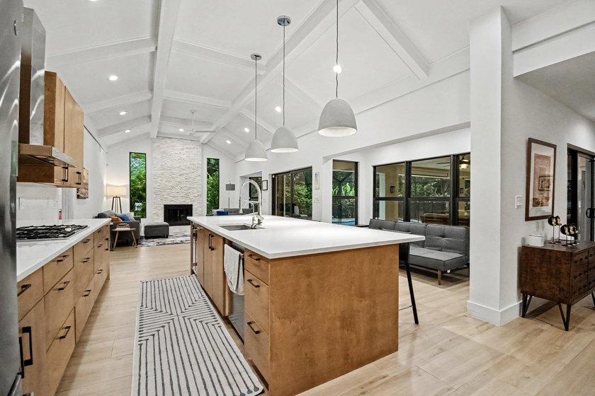 Welcome to this beautifully renovated 5BR/3.5BA home plus - photo 9