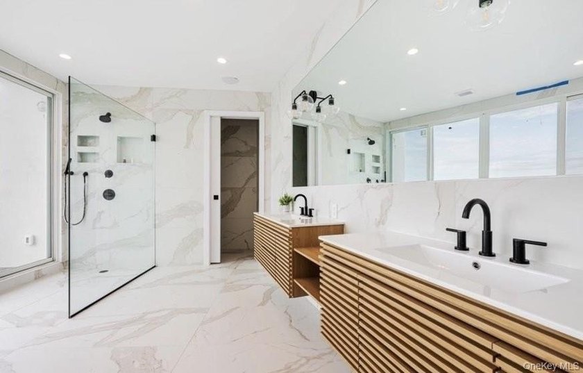 Bayfront New Construction | 7 Beds | Private Dock | Pool | - photo 13