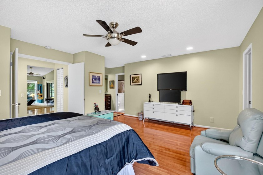 Tucked away on a peaceful cul-de-sac in the highly desirable - photo 25
