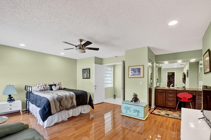 Tucked away on a peaceful cul-de-sac in the highly desirable - photo 26