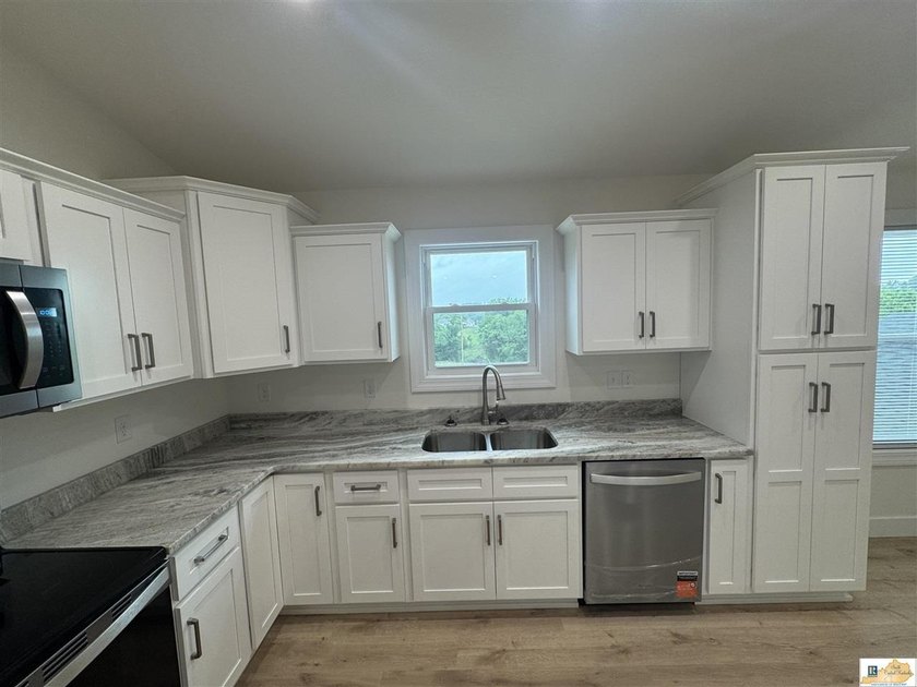 NEW CONSTRUCTION home with 3-car garages &amp; offering 1625 +/- SF - photo 4