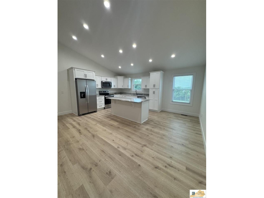 NEW CONSTRUCTION home with 3-car garages &amp; offering 1625 +/- SF - photo 7