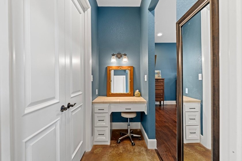 This is the ideal family home for those who love to entertain &amp; - photo 12