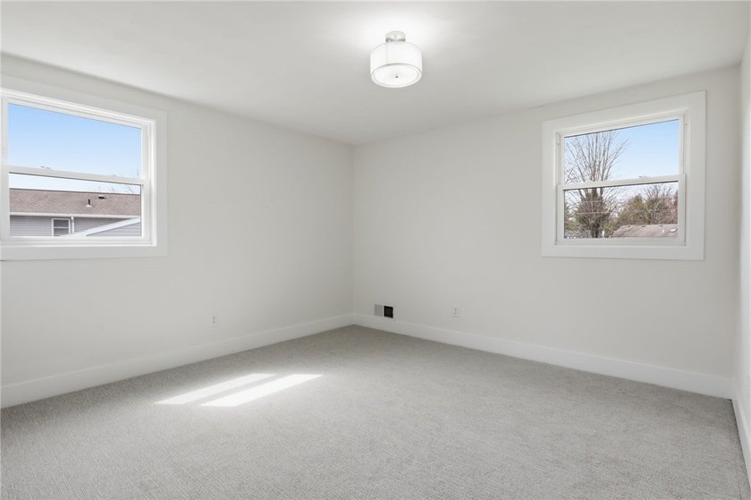 WHY BUILD WHEN EVERYTHING ALL NEW!!! Spacious and fully updated - photo 16