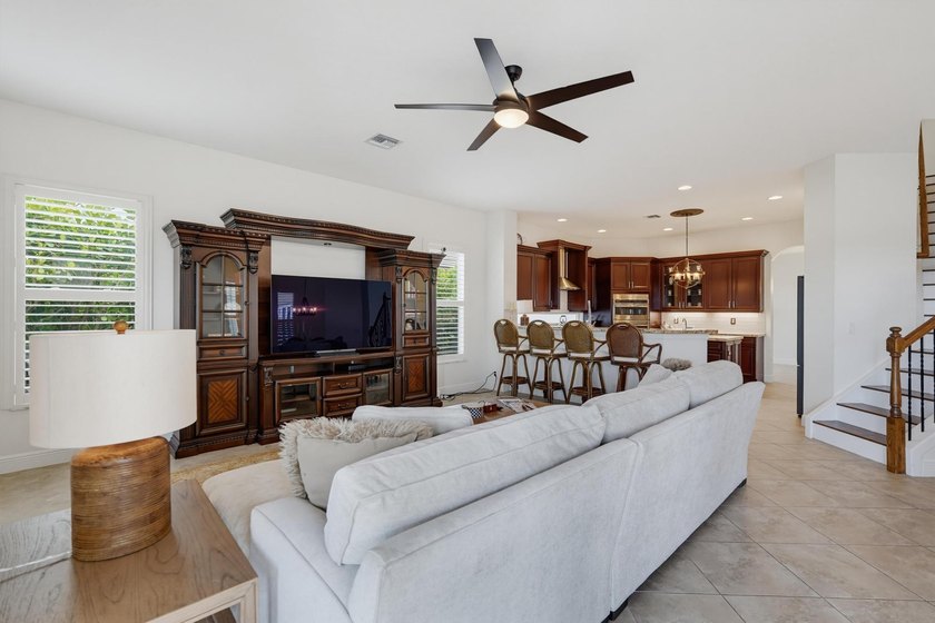 Welcome to this gorgeous lakefront Toll Brothers built estate - photo 16