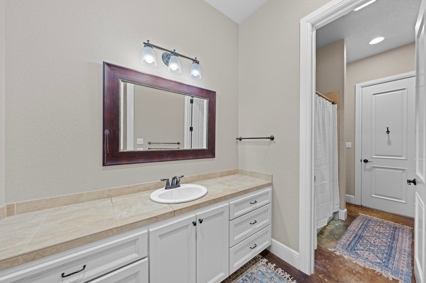 This is the ideal family home for those who love to entertain &amp; - photo 17