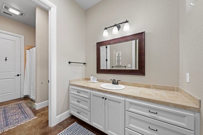 This is the ideal family home for those who love to entertain &amp; - photo 18