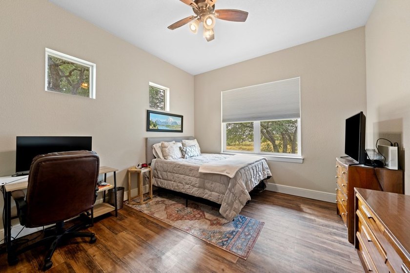 This is the ideal family home for those who love to entertain &amp; - photo 19