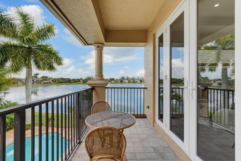 Welcome to this gorgeous lakefront Toll Brothers built estate - photo 19
