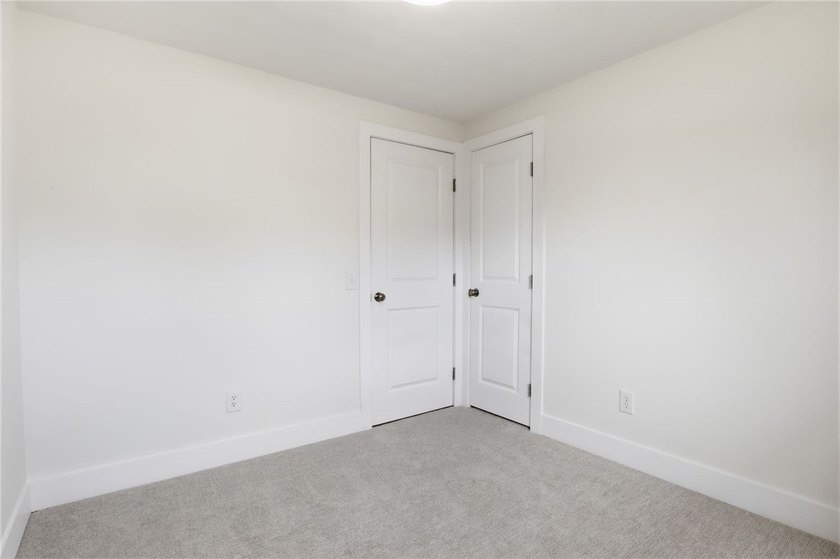 WHY BUILD WHEN EVERYTHING ALL NEW!!! Spacious and fully updated - photo 21