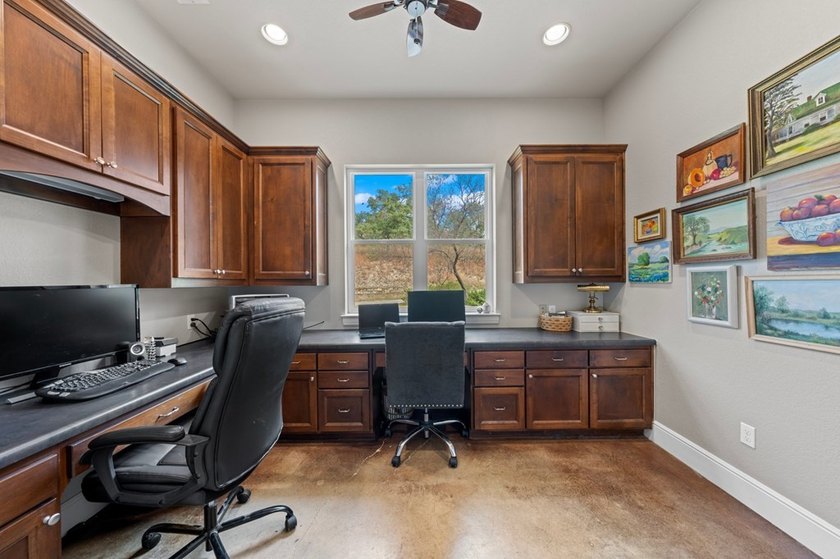 This is the ideal family home for those who love to entertain &amp; - photo 21