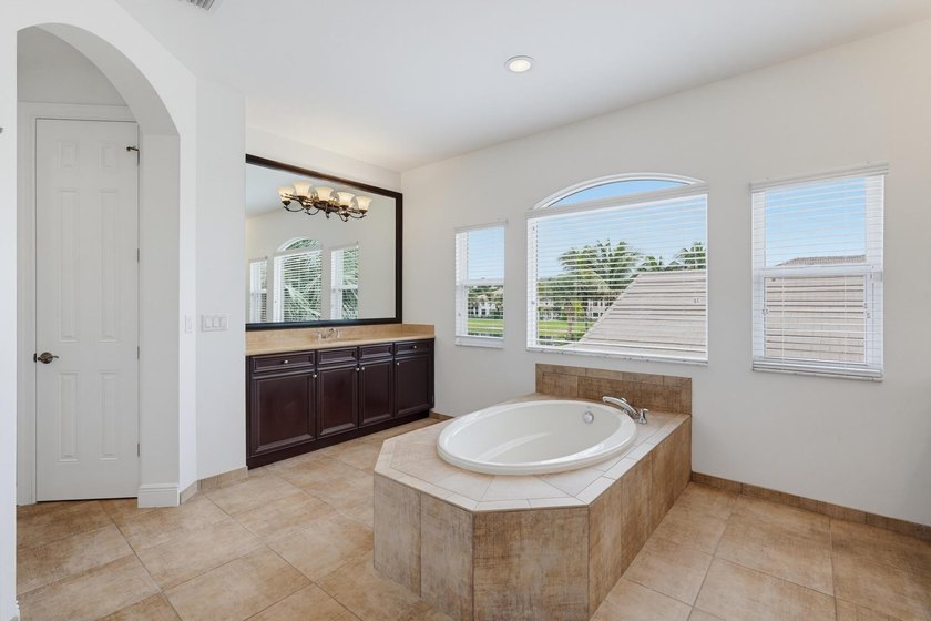 Welcome to this gorgeous lakefront Toll Brothers built estate - photo 21