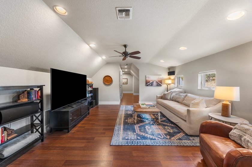 This is the ideal family home for those who love to entertain &amp; - photo 22
