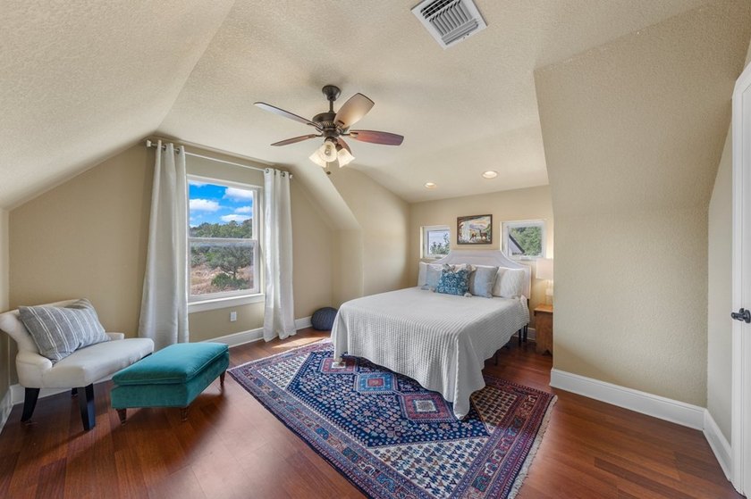 This is the ideal family home for those who love to entertain &amp; - photo 23