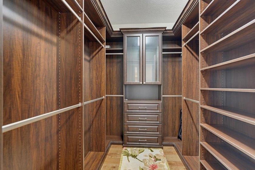 Welcome to this gorgeous lakefront Toll Brothers built estate - photo 23