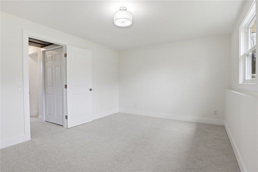 WHY BUILD WHEN EVERYTHING ALL NEW!!! Spacious and fully updated - photo 24