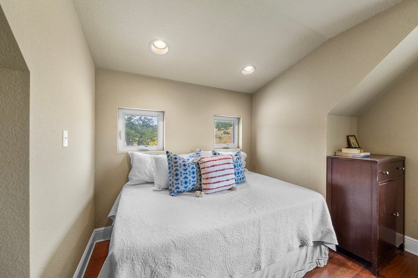 This is the ideal family home for those who love to entertain &amp; - photo 26