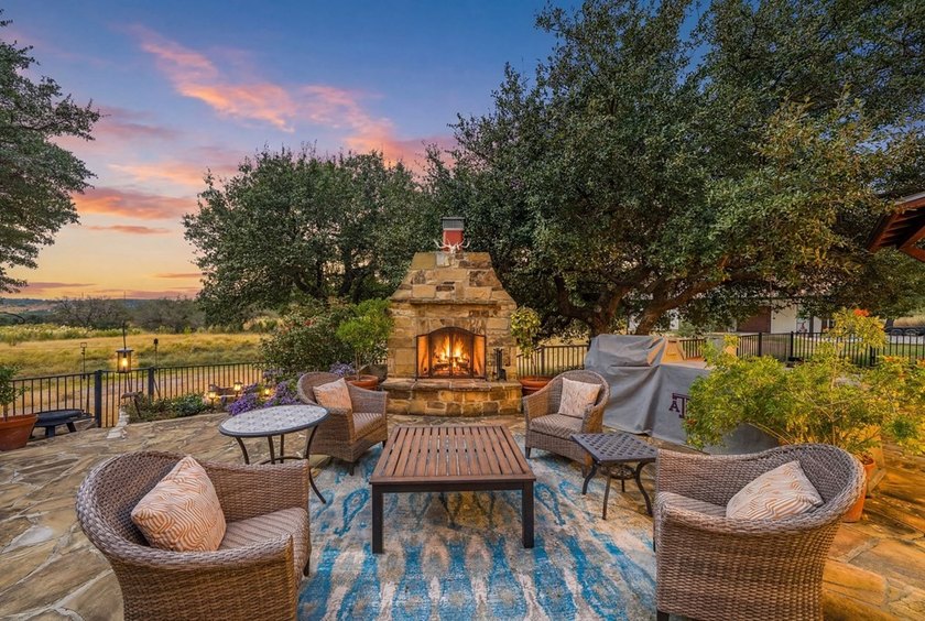 This is the ideal family home for those who love to entertain &amp; - photo 29