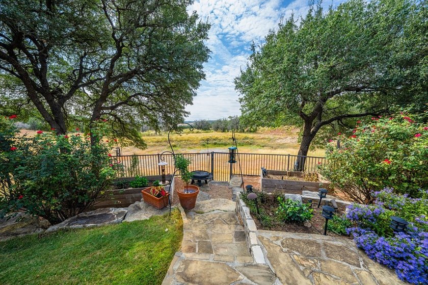 This is the ideal family home for those who love to entertain &amp; - photo 32