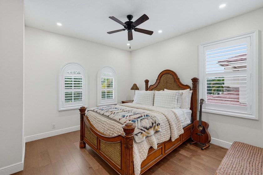 Welcome to this gorgeous lakefront Toll Brothers built estate - photo 32