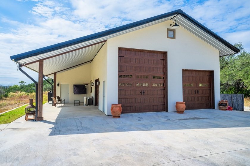This is the ideal family home for those who love to entertain &amp; - photo 34
