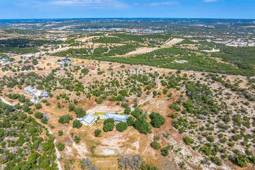 This is the ideal family home for those who love to entertain &amp; - photo 40