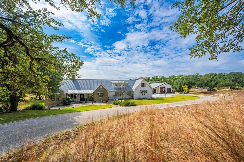 This is the ideal family home for those who love to entertain &amp; - photo 44