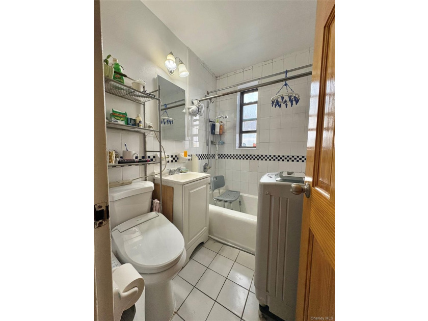 Welcome to this massive, move-in ready 950 sqft 2-bedroom - photo 6