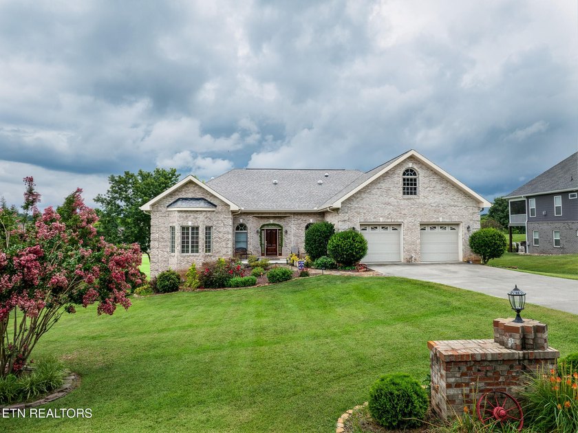 Experience Luxury Living at its finest in this exceptional Golf - photo 2