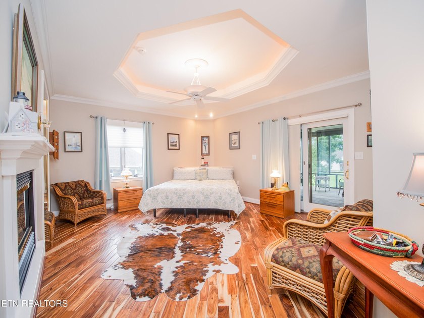 Experience Luxury Living at its finest in this exceptional Golf - photo 7
