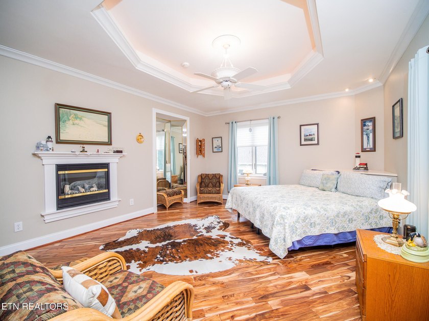 Experience Luxury Living at its finest in this exceptional Golf - photo 8