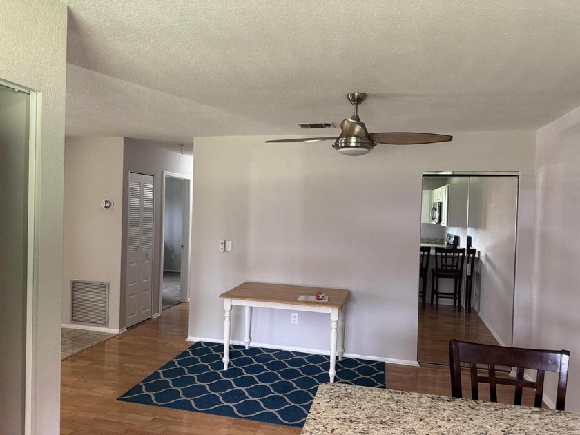Popular Villa in good condition. New roof 2022, impact doors &amp; - photo 4