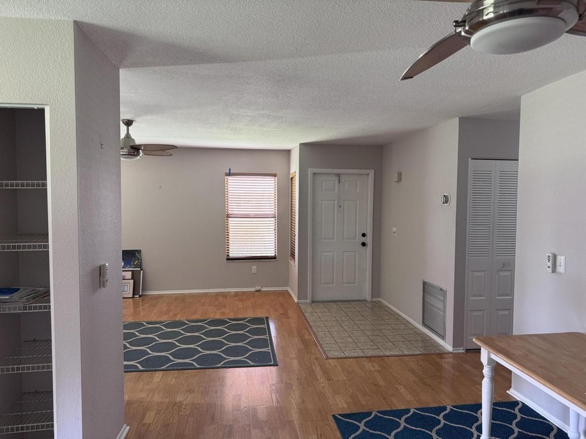 Popular Villa in good condition. New roof 2022, impact doors &amp; - photo 5