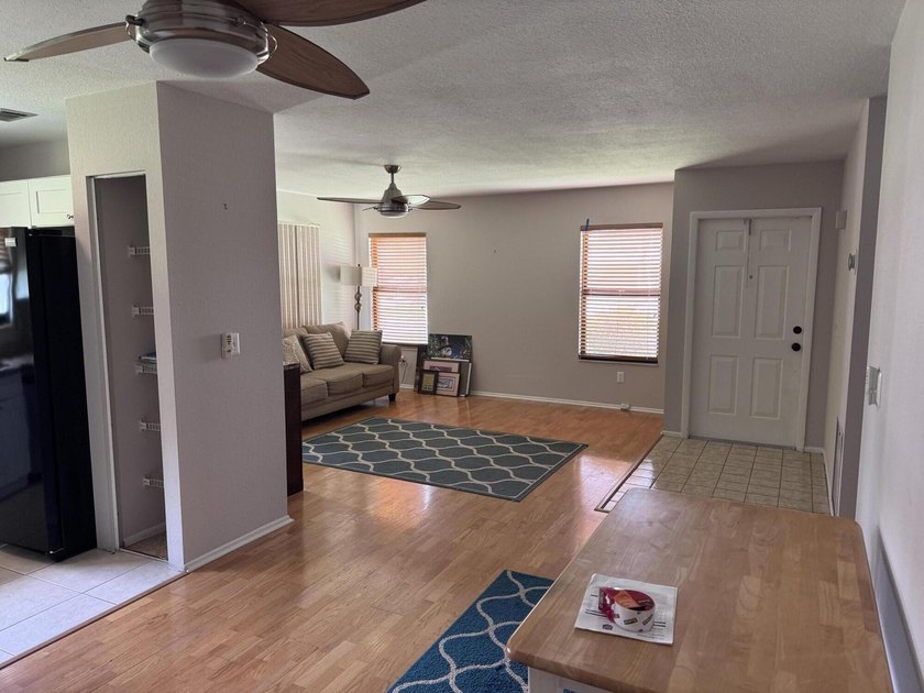 Popular Villa in good condition. New roof 2022, impact doors &amp; - photo 6