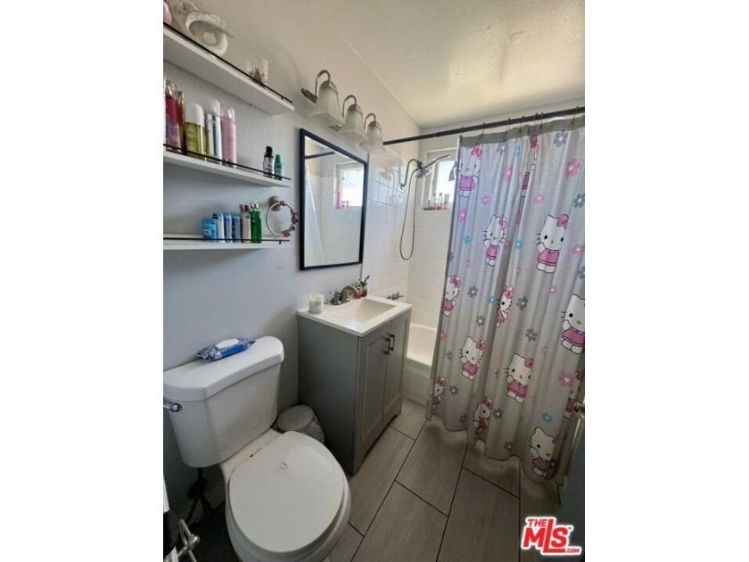 Spacious duplex for sale in West Long Beach, offering a - photo 4