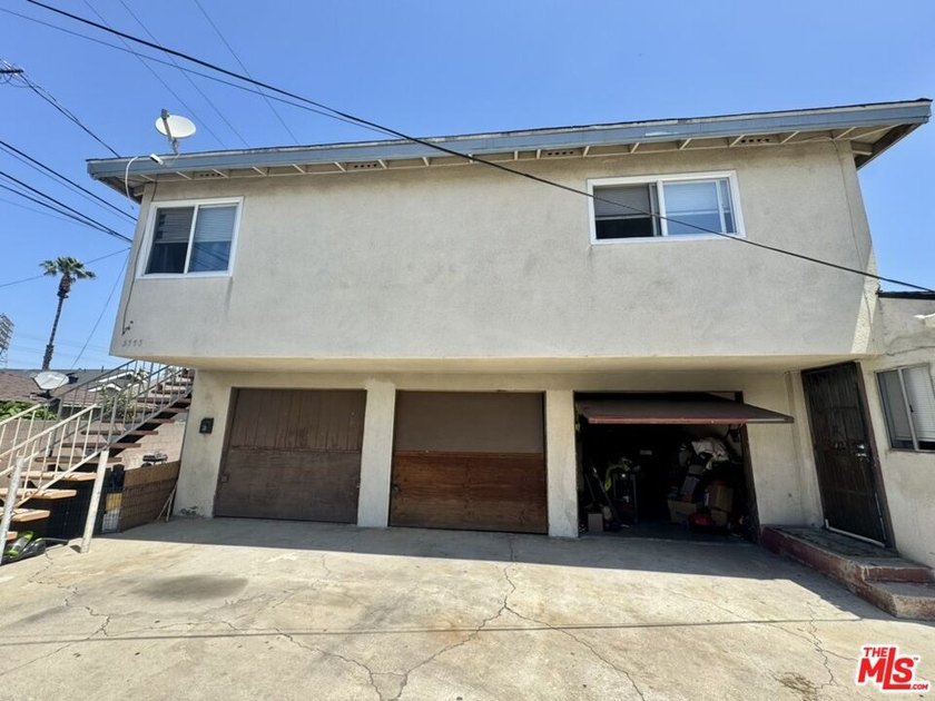 Spacious duplex for sale in West Long Beach, offering a - photo 6