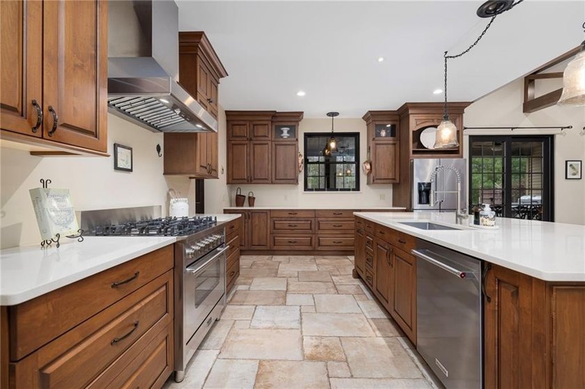 Experience nearly 4,000sf of exceptional living space in this - photo 18
