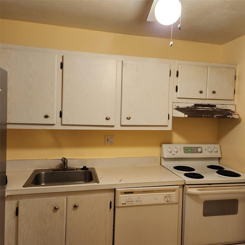 Unit rented until 9/30/2026 for $1700 per - photo 4