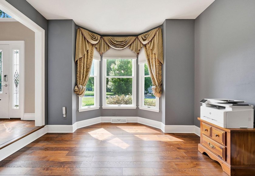 Discover an exquisite blend of luxury and comfort in this - photo 6