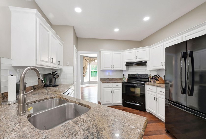 Discover an exquisite blend of luxury and comfort in this - photo 7