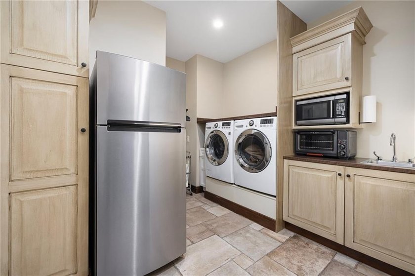 Experience nearly 4,000sf of exceptional living space in this - photo 34