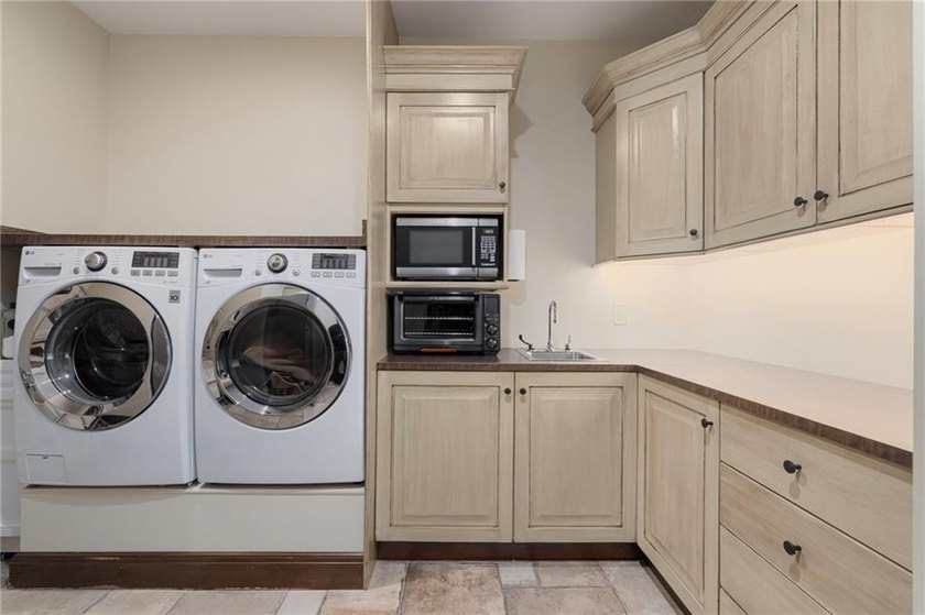 Experience nearly 4,000sf of exceptional living space in this - photo 35