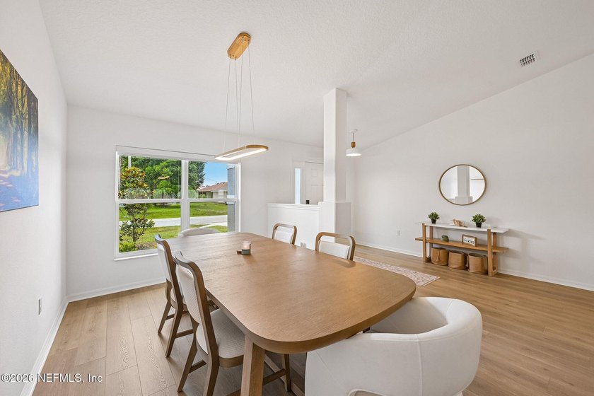 Welcome to this beautifully appointed Seagate custom-built home - photo 10