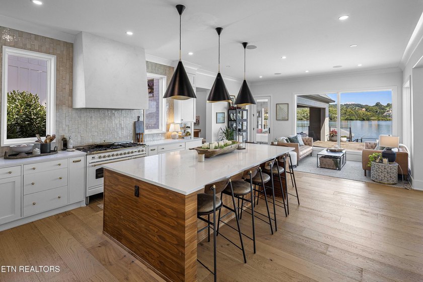 Every detail has been considered in this lakefront estate in - photo 5
