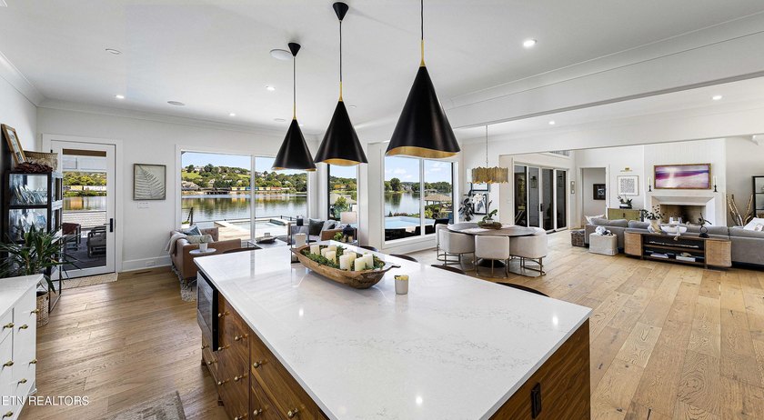 Every detail has been considered in this lakefront estate in - photo 6